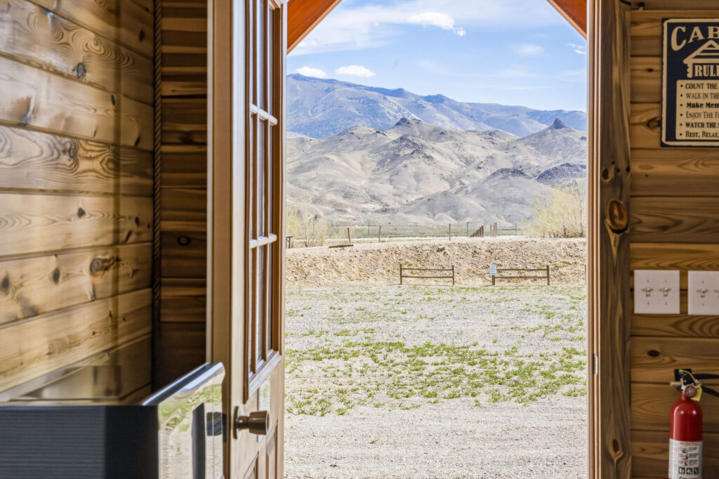 120_UTAH_01-CABIN_01-23