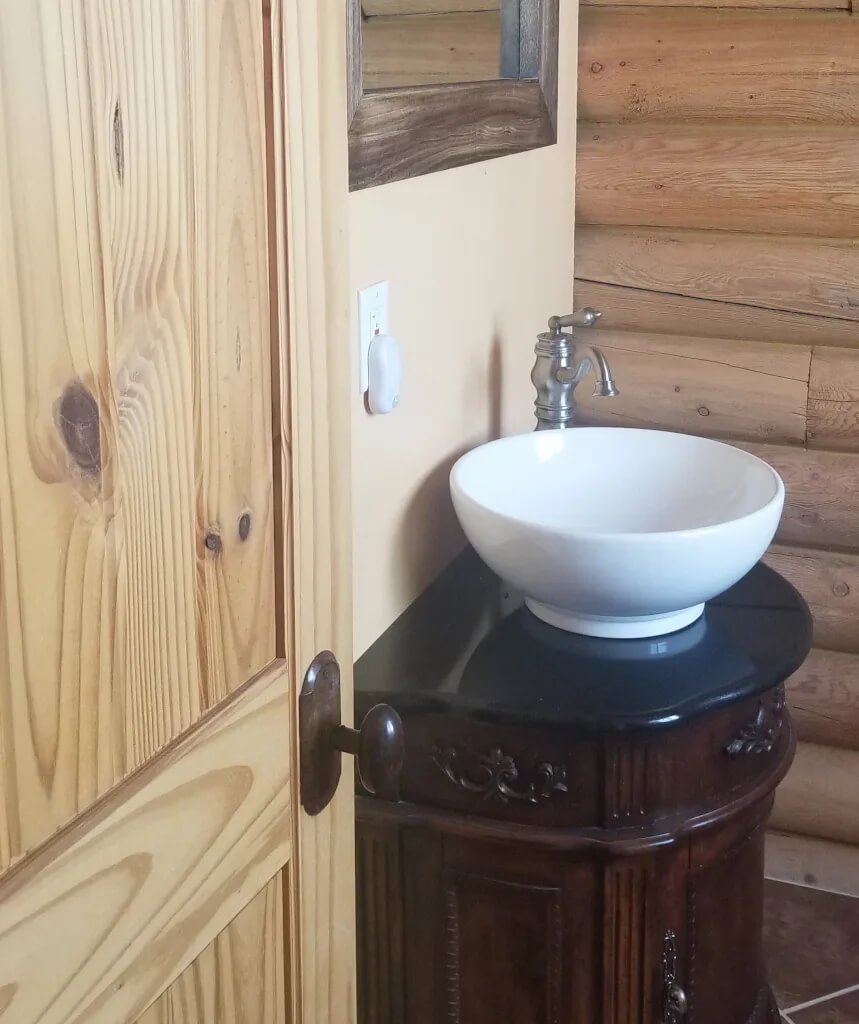 imgS40_GuestBath